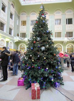 На одесском Почтамте состоялся  новогодний праздник, в котором принял участие  Украинский  Дед Мороз (фото)