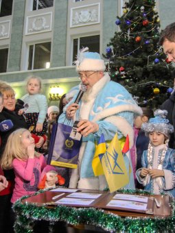 На одесском Почтамте состоялся  новогодний праздник, в котором принял участие  Украинский  Дед Мороз (фото)