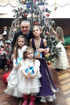 Сказочные новогодние представления проходят для детей в Киевском районе Одессы (фото)