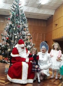 Сказочные новогодние представления проходят для детей в Киевском районе Одессы (фото)