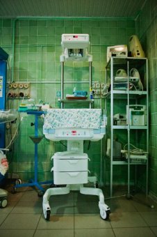 Участники социального проекта «Твой город» подарили Одесской детской клинической больнице три реанимационных стола (фото)