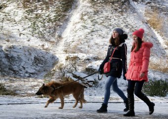 В парке Победы первый снег, и первый лед