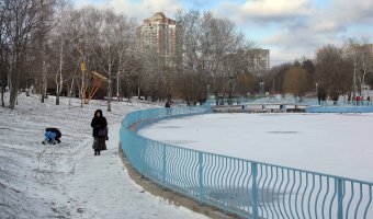 В парке Победы первый снег, и первый лед