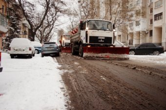 Одесситов просят не оставлять машины на обочинах