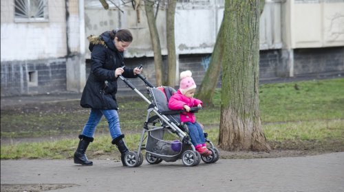 Суворовский район: коммунальщики убирают скверы и подъезды к городу