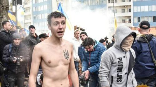 Одесские активисты штурмовали Генконсульство РФ