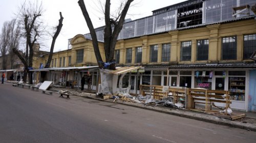 Тротуар возле Нового рынка освободили от МАФов