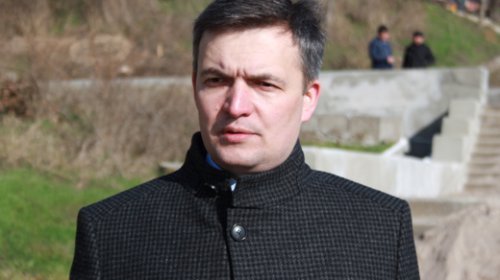 В Одессе ремонтируют лестницу к пляжу на 15-й станции Фонтана