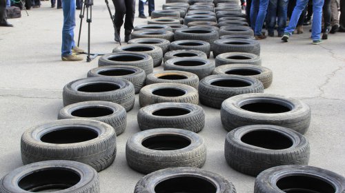 Покрышки под ОГА: жители Килии и «Автомайдан» требовали отремонтировать дороги