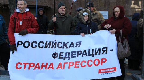 Одесская «Батьківщина» под стенами российского консульства потребовала вернуть Крым