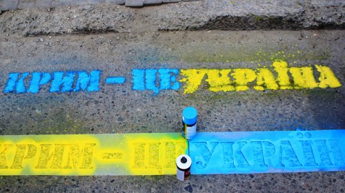 Одесская «Батьківщина» под стенами российского консульства потребовала вернуть Крым