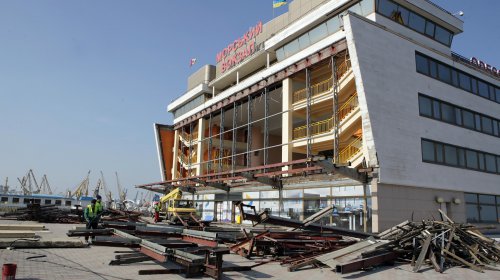 Одесский морвокзал лишился знаменитых зеркальных окон