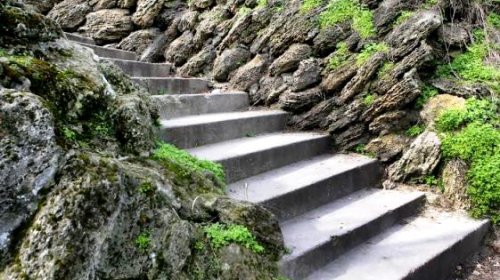 В Стамбульском парке восстанавливают старинный грот  (фоторепортаж)