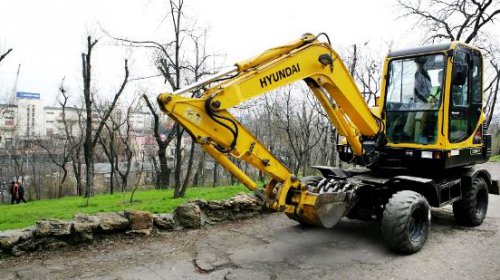 В Стамбульском парке восстанавливают старинный грот  (фоторепортаж)