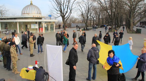 В центре Одессы молились за Савченко