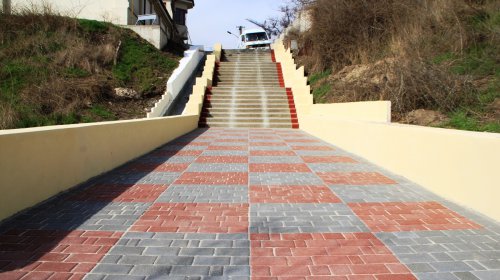 В Одессе отремонтировали лестницу к пляжу «Золотой берег»