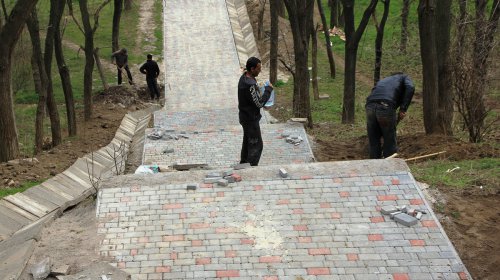 В Одессе отремонтировали лестницу к пляжу «Золотой берег»