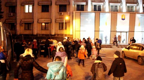 Переселенцам в «Куяльнике» отключили свет: люди пришли в ОГА