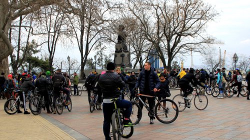 «Критическая масса»: первый в году массовый велозаезад по центру Одессы (фоторепортаж)