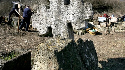 Одесситы убрали кладбище Сотниковской сечи (фоторепортаж)