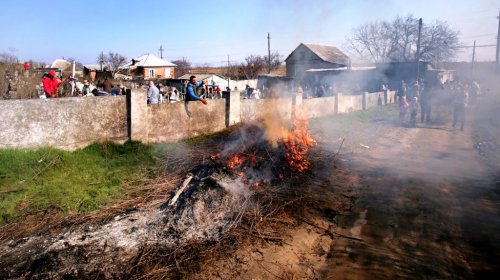 Одесситы убрали кладбище Сотниковской сечи (фоторепортаж)