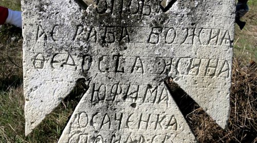 Одесситы убрали кладбище Сотниковской сечи (фоторепортаж)