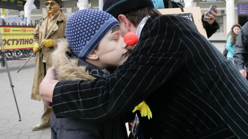 Одесские клоуны измерили у гостей города «градус юмора»