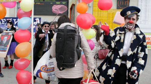 Одесские клоуны измерили у гостей города «градус юмора»