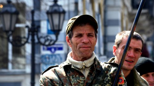 Покрышки и повешенное чучело: активисты ждут прокурора Одесской области