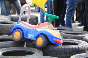 Покрышки под ОГА: жители Килии и «Автомайдан» требовали отремонтировать дороги