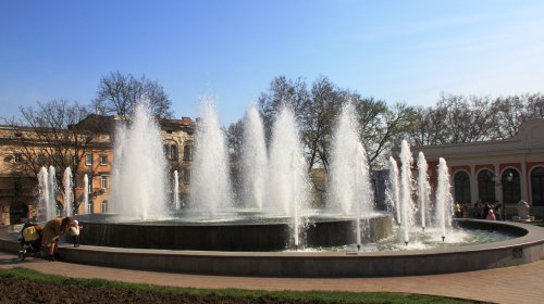 В Одессе забили фонтаны (фоторепортаж)