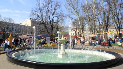 В Одессе забили фонтаны (фоторепортаж)