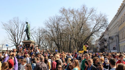 Клоуны со всего мира прошлись парадом по центру Одессы (фоторепортаж)