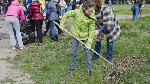 В уборке склонов вдоль Трассы здоровья приняли участие более 500 одесситов