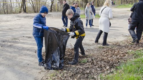 В уборке склонов вдоль Трассы здоровья приняли участие более 500 одесситов