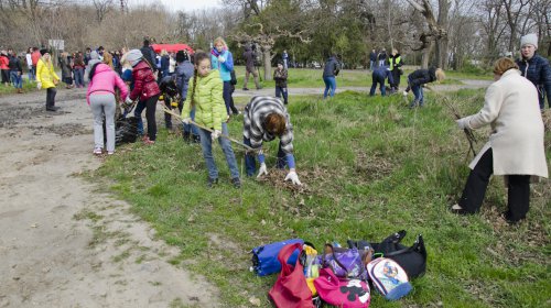 В уборке склонов вдоль Трассы здоровья приняли участие более 500 одесситов