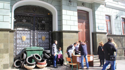Активисты блокируют работу одесской прокуратуры