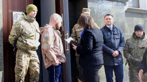 Противники назначения Стоянова частично разблокировали прокуратуру