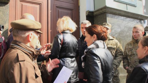 Противники назначения Стоянова частично разблокировали прокуратуру