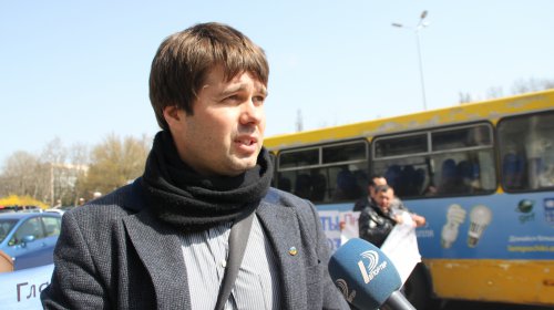 Маршрутчики из Черноморска митинговали под ОГА
