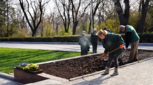 Аллею Славы готовят к торжествам 