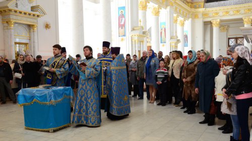 На Благовещение одесситы выпустили в небо белых голубей