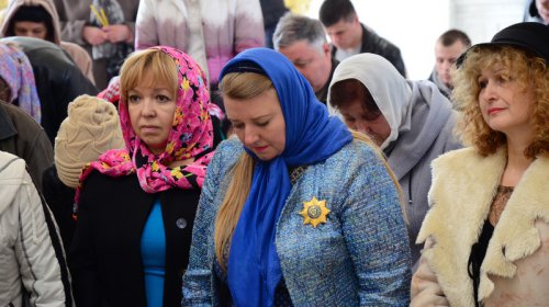На Благовещение одесситы выпустили в небо белых голубей