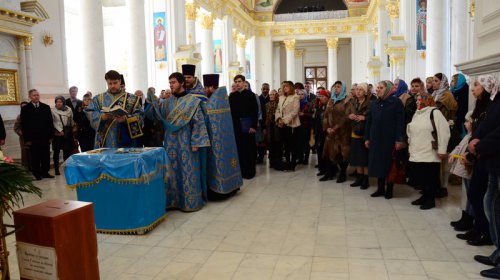 На Благовещение одесситы выпустили в небо белых голубей