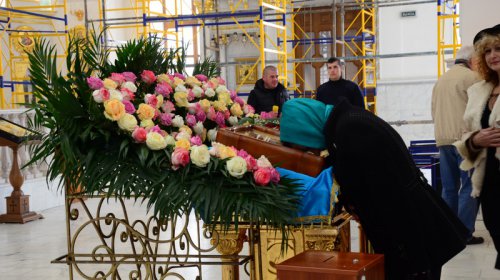 На Благовещение одесситы выпустили в небо белых голубей