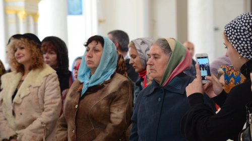 На Благовещение одесситы выпустили в небо белых голубей
