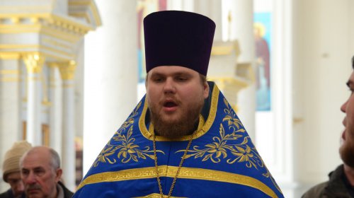 На Благовещение одесситы выпустили в небо белых голубей