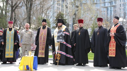 На Аллее Славы провели молебен по погибшим войнам АТО
