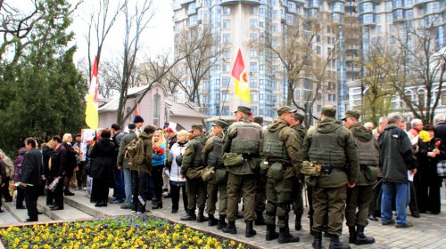 Возложение цветов «куликовцами» на Аллее Славы закончилось дракой