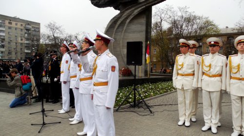 В День освобождения Одессы открыли обновленный сквер Героев-летчиков